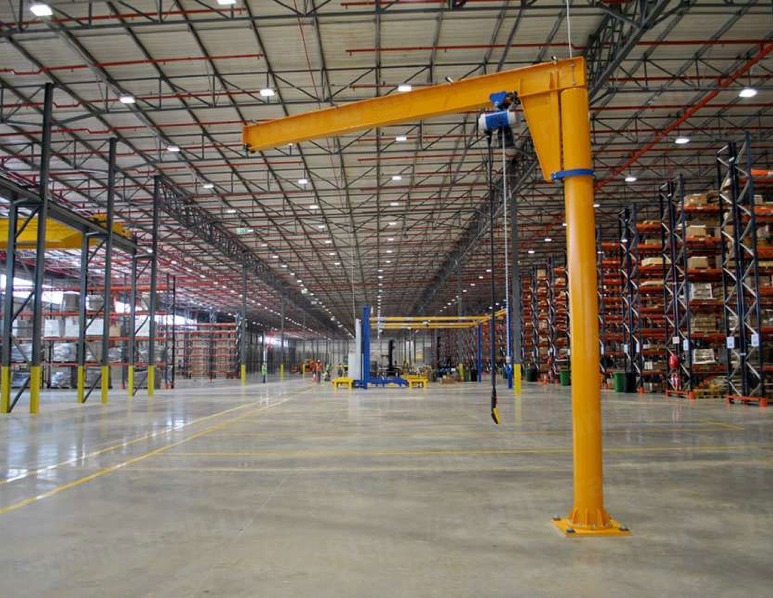 Кран консольный на колонне с углом поворота стрелы 360 гр. и ручным приводом